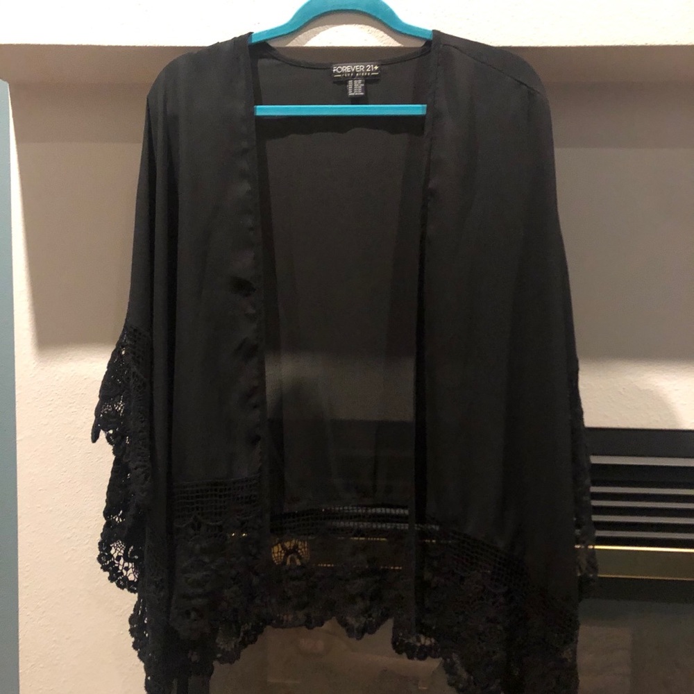 Forever 21 Plus witchy shawl w/ scalloped lace